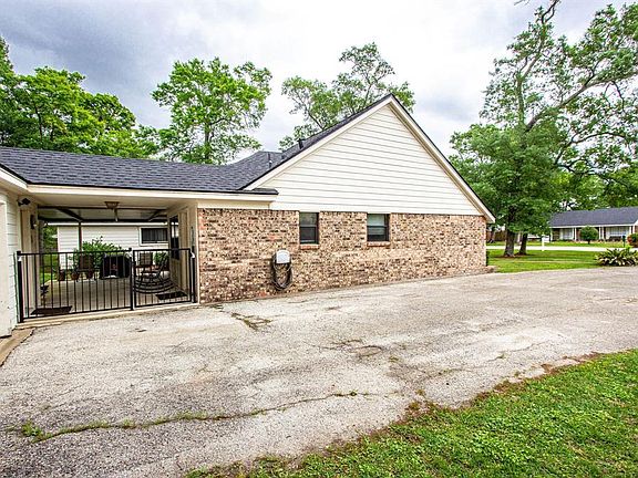 4th image of 218 Post Oak Dr