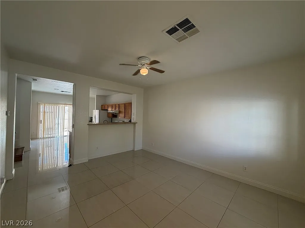 3 bed, 2.5 bath, 1405 sqft, $1,795 — Photo 3