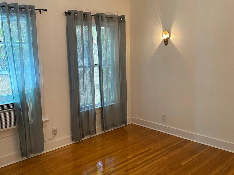 366 N Curson Ave #7 — Photo 13