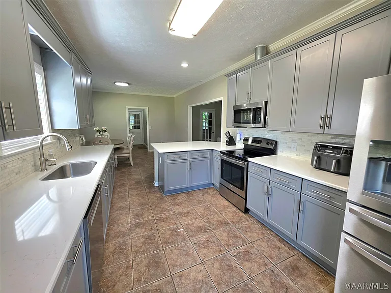 607 Forest Trl — Photo 4