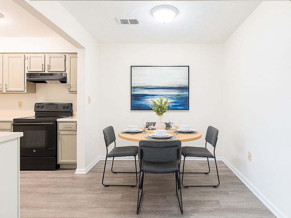 Crown Pointe Apartments KY Dining Space