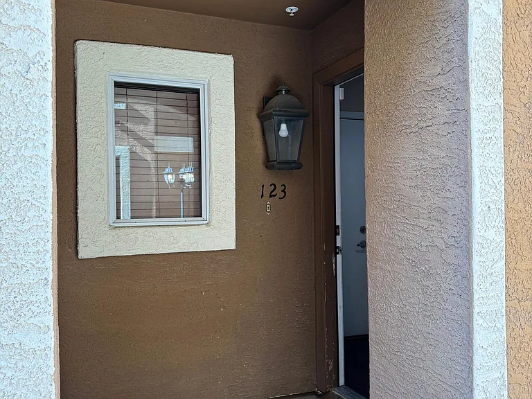 22125 N 29th Ave #123 — Photo 33