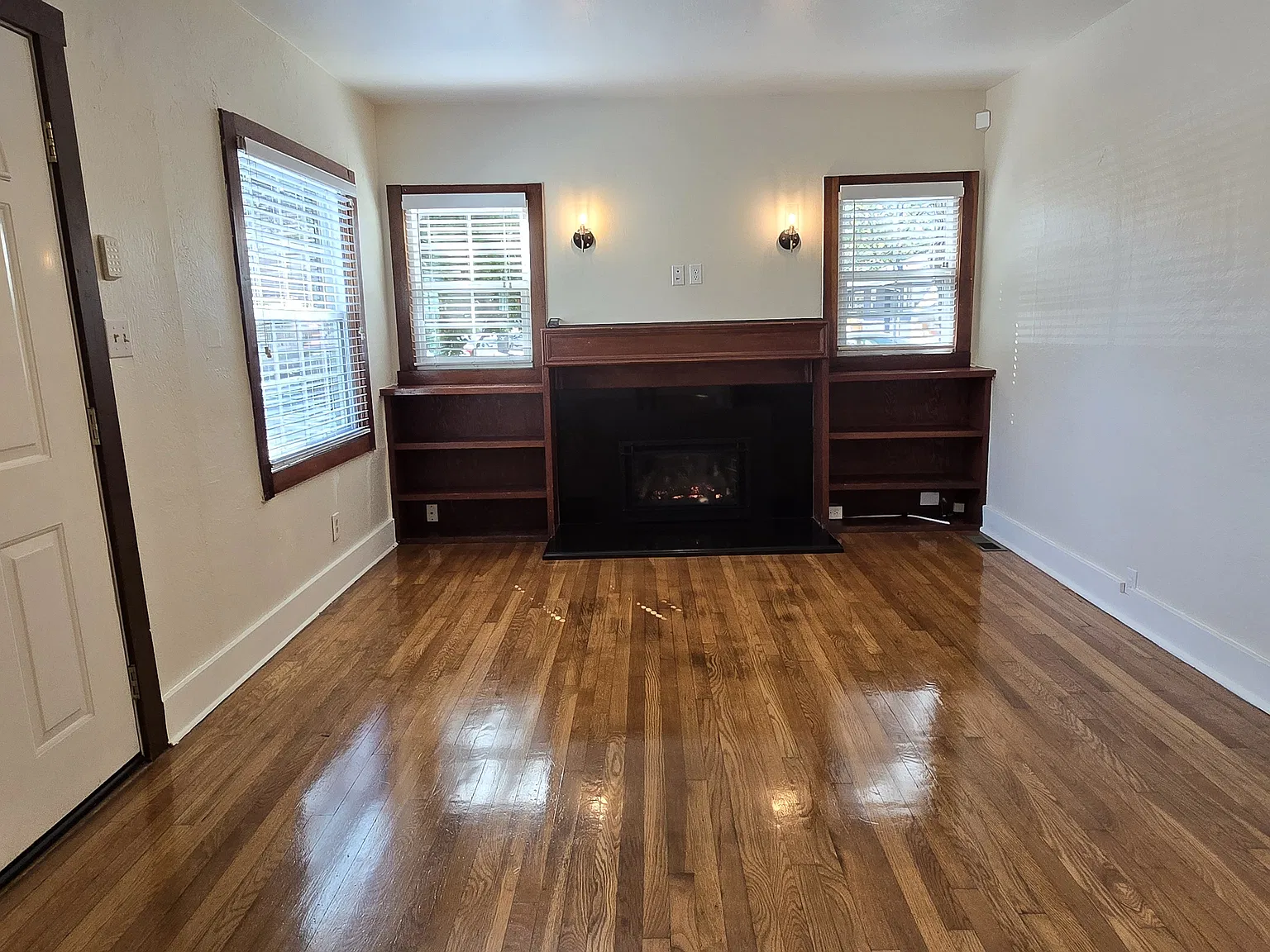 3 bed, 1289 sqft, $2,499 — Photo 4