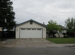 2381 Sierra View St, Selma, CA 93662
