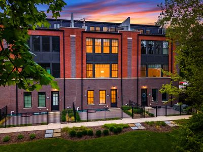 924 E Chicago Ave, Naperville, IL, 60540