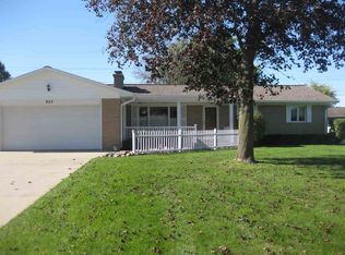 953 Cecelia Dr, Essexville, MI