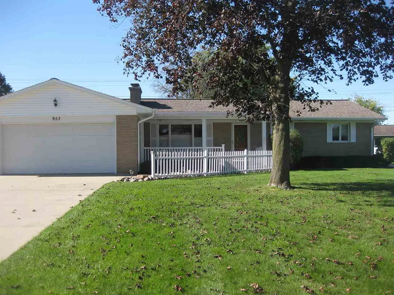 953 Cecelia Dr photo 1