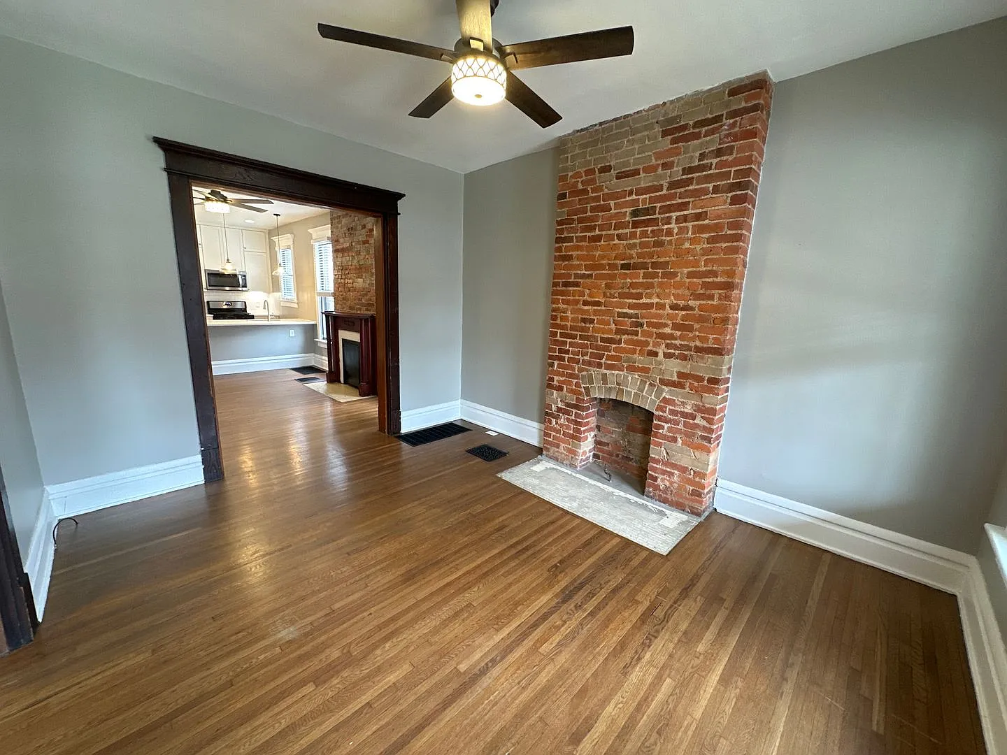 Hunter Ave 1555-1557 MLR — Photo 4