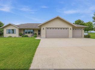 W8314 Hawkview Cir, Fond Du Lac, WI 54937
