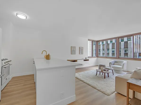 235 East 40th Street 17E image 2 of 21