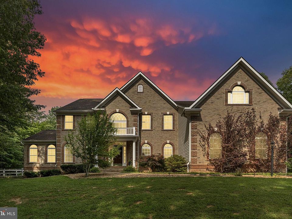 1st image of 32 Mills Hollow Dr