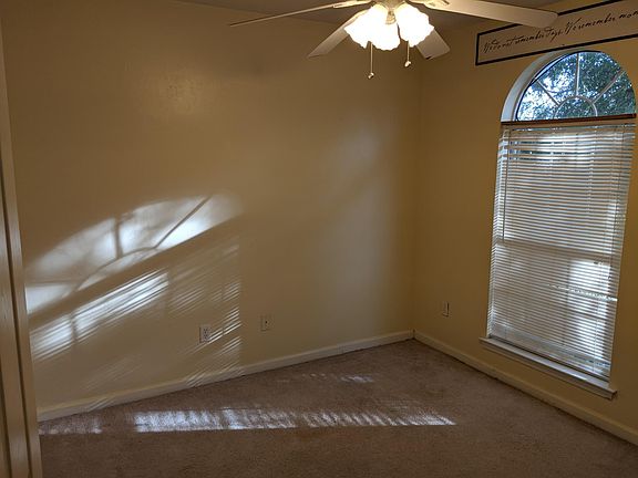 3rd image of 3227 Skyview Dr