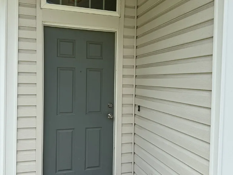 670 Grover Ln — Photo 7