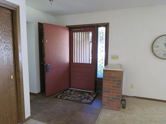 5th image of 936 York Ave NW