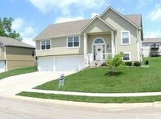 813 Old Stage Rd, Pleasant Hill, MO 64080