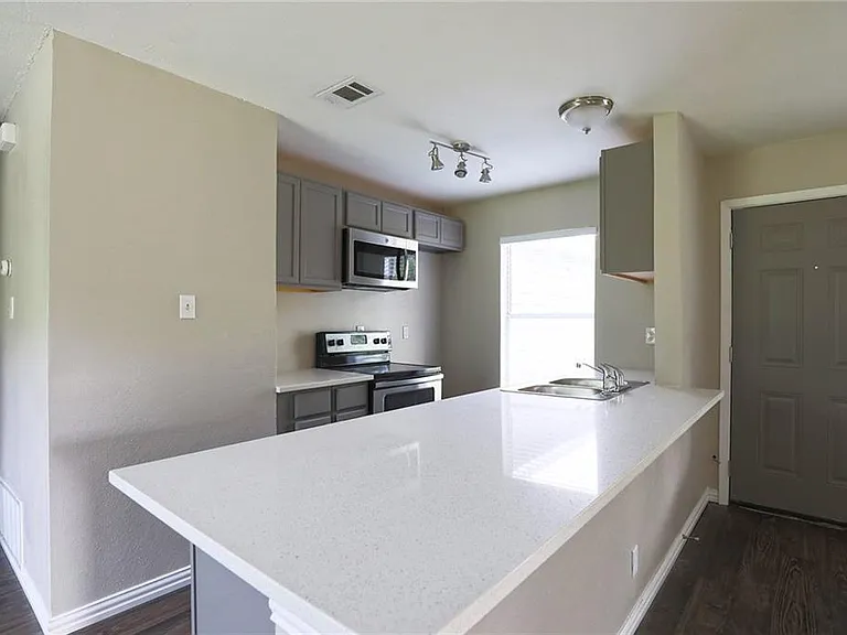 1410 Ransom St SE — Photo 8