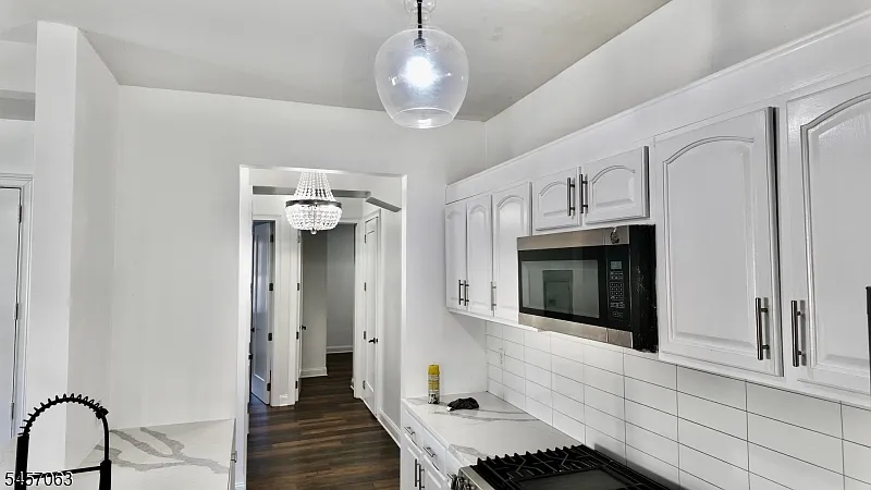 3 bed, 1.0 bath, $2,325 — Photo 2
