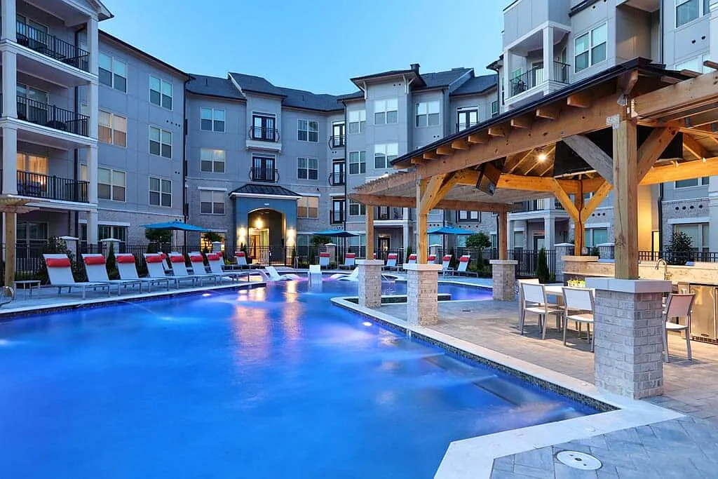 Avia Luxury Apartments — Photo 2