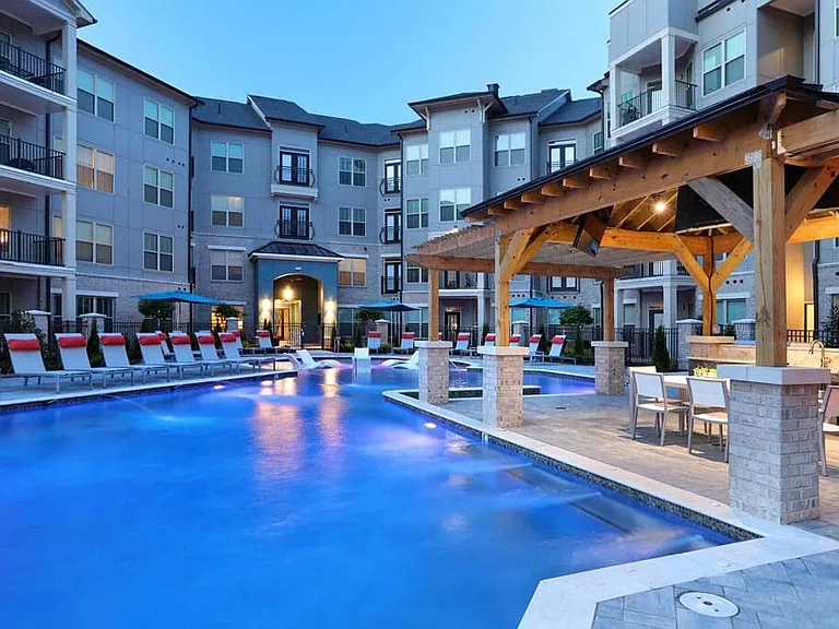 Avia Luxury Apartments — Photo 2