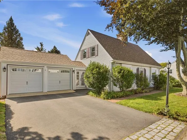 8 Fort Hill Rd, Bristol, RI 02809