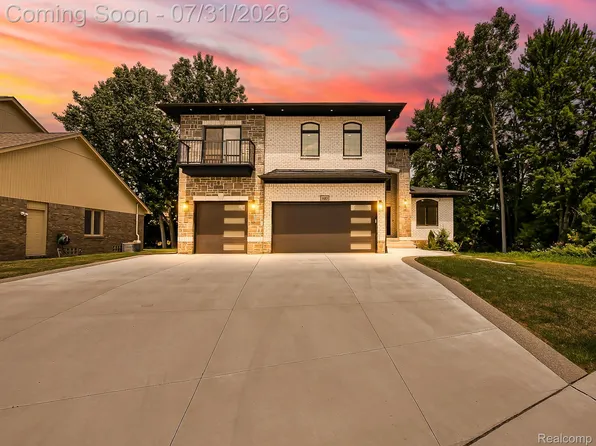 1683 Delta Dr, Troy, MI 48085