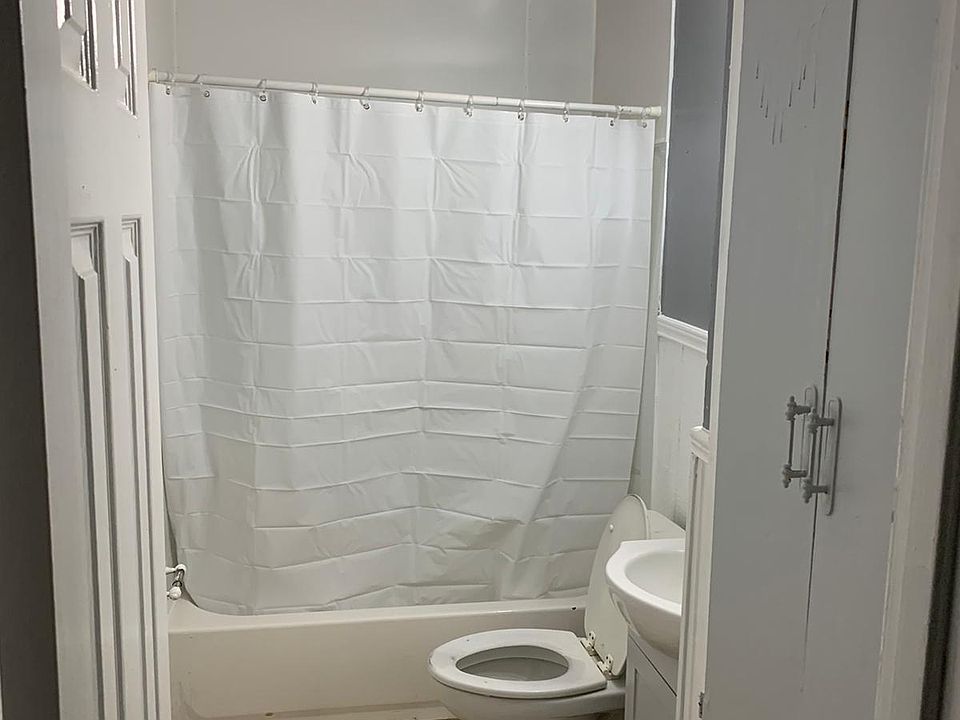 1st image of 2715 Delano Ave