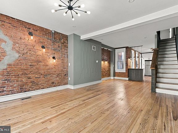 3rd image of 622 N Jefferson St