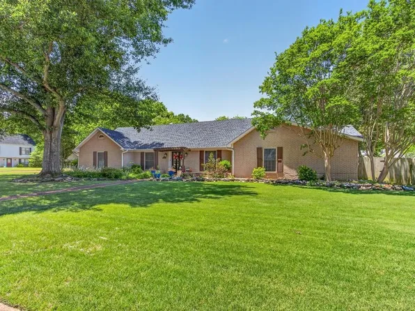 1453 Ashstone St, Germantown, TN 38138