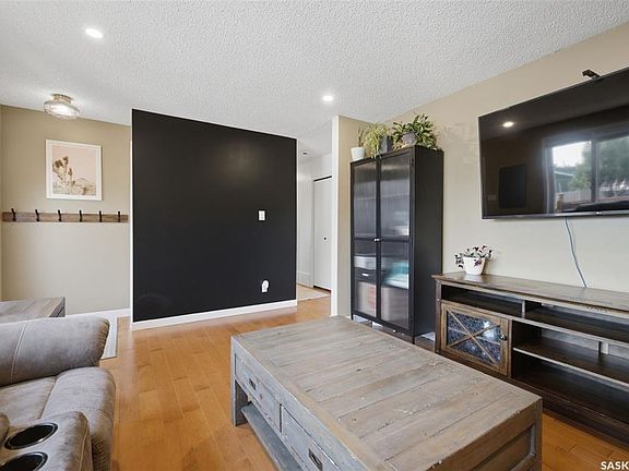 4th image of 98 Dunsmore DRIVE