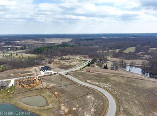 1637 Vista Dr, Rochester, MI 48306