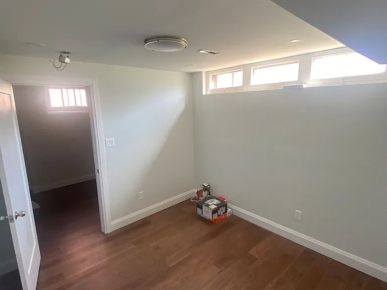 1408 Wilson Ave #BASEMENT — Photo 4