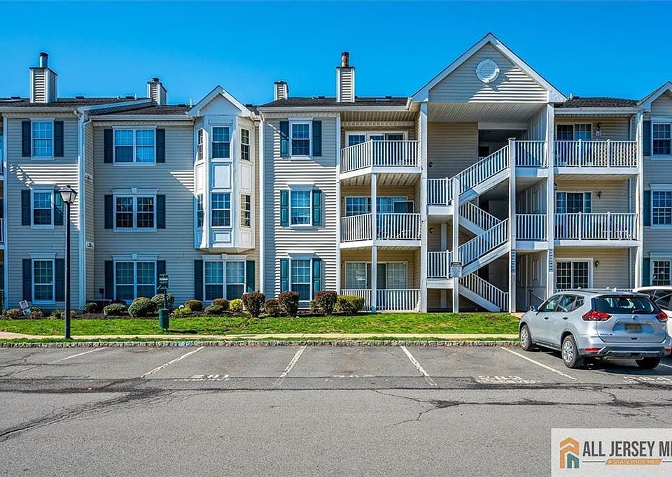 1st image of 268 Kempsey Dr