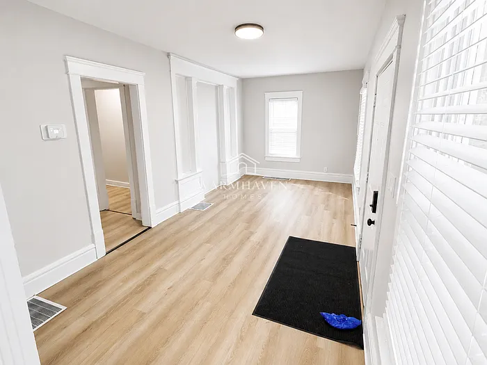 991 Diana Ave — Photo 3