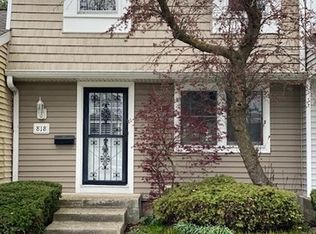 818 Carnaby Ct, Schaumburg, IL 60194