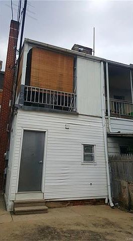 2nd image of 1438 W Linden St