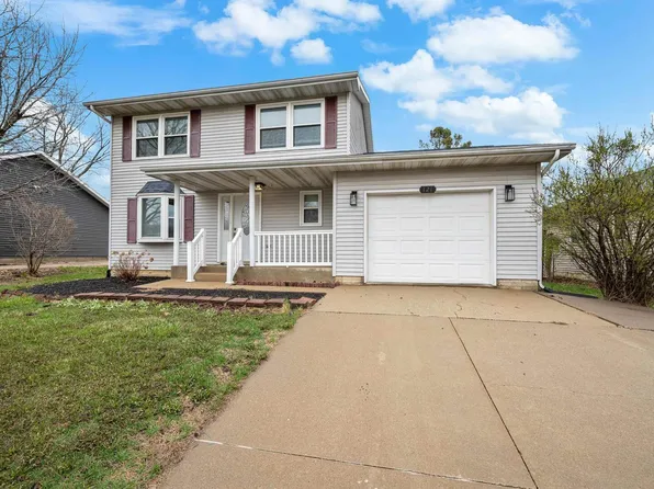 121 S 8th St, Le Claire, IA 52753