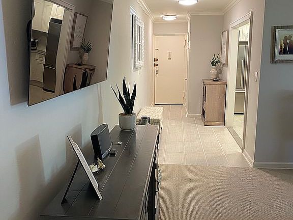 2nd image of 13 Bryant Cres APT 1G