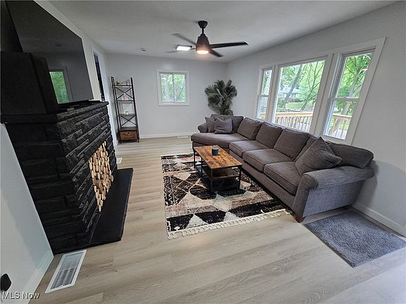 2nd image of 912 Ute Ave