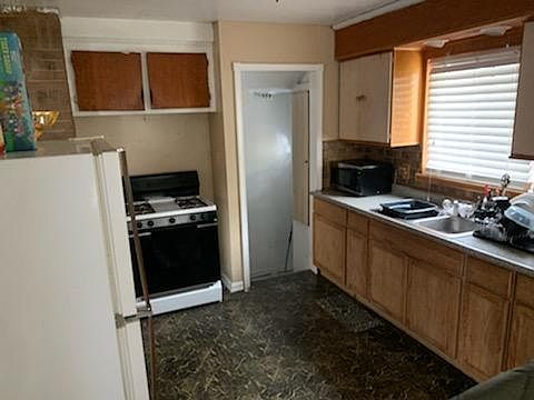 2nd image of 16821 Riverview St #3