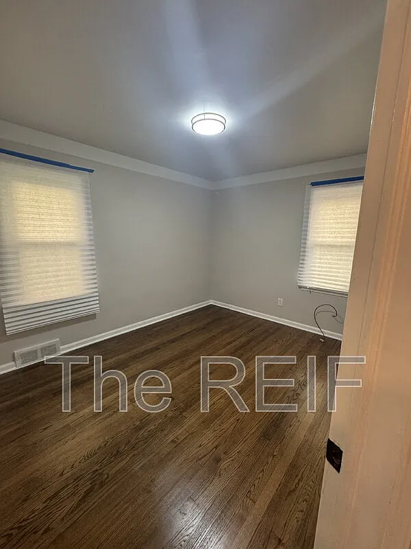 3 bed, 1.0 bath, 1124 sqft, $1,400 — Photo 4