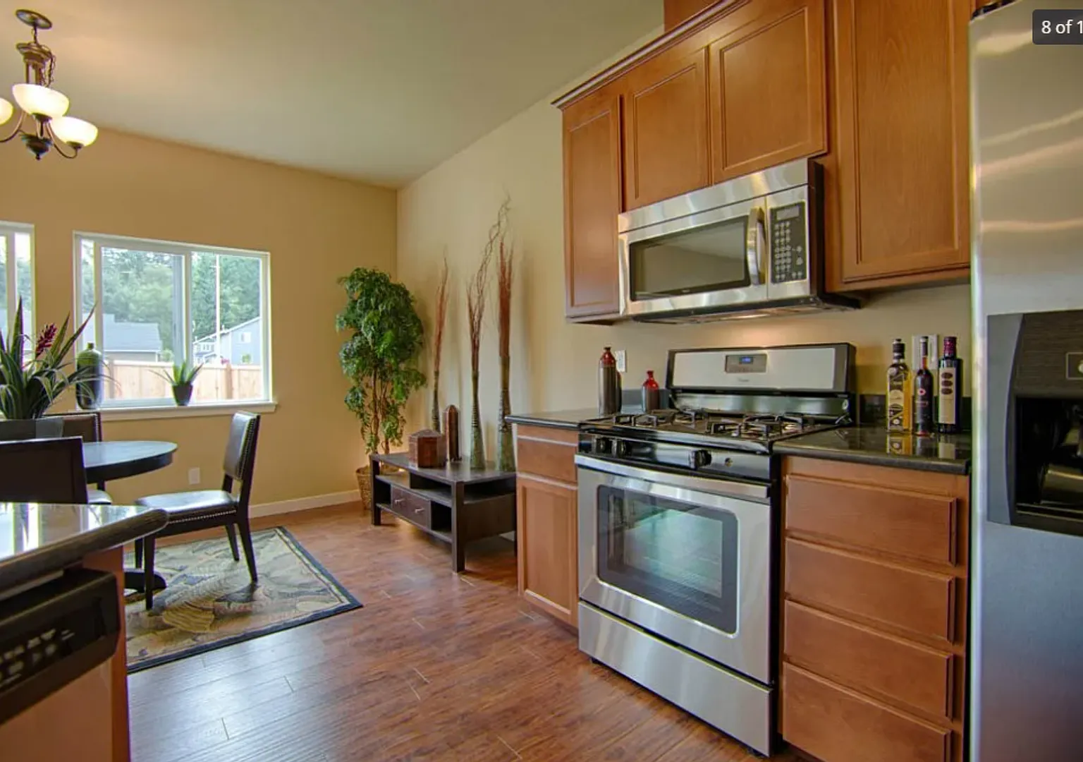 Beautiful large 5 bedroom in Rock Creek Community available now!! — Photo 4