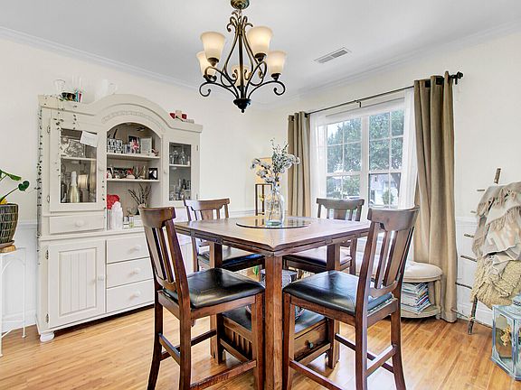4th image of 121 Sea Cotton Cir