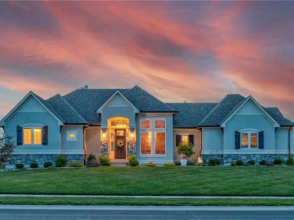 1866 NE Park Ridge Dr, Lees Summit, MO 64064
