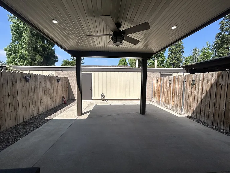714 Briarwood Ln — Photo 15