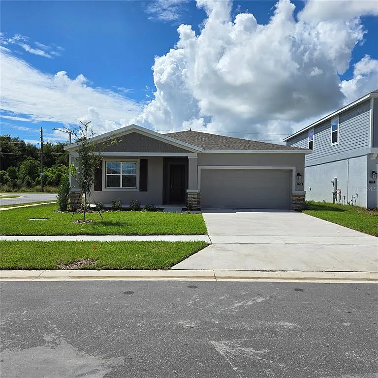 4 bed, 3.0 bath, 2019 sqft, $2,450 — Photo 3