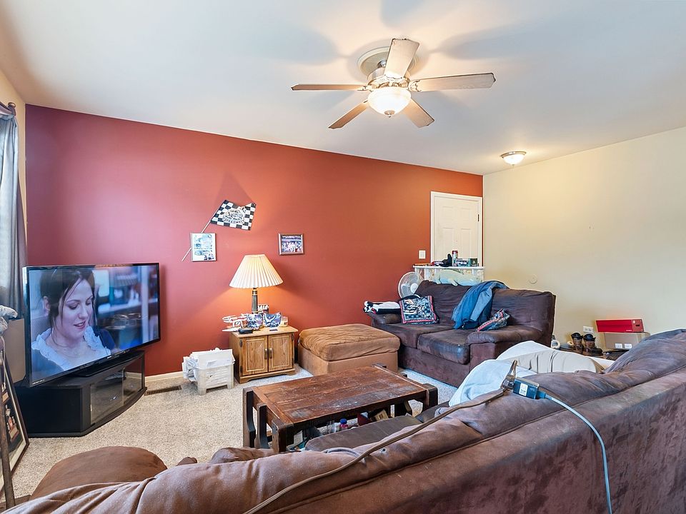 2nd image of 209 Far Hills Dr