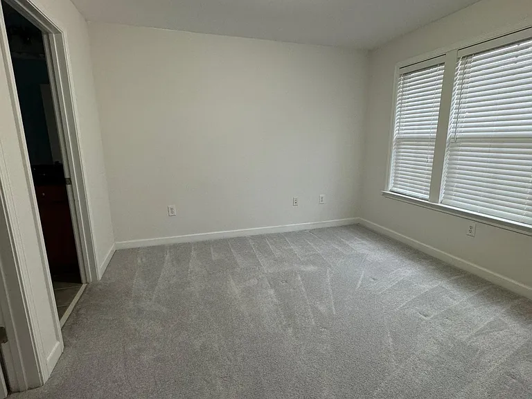 5480 Glenridge Vw — Photo 5