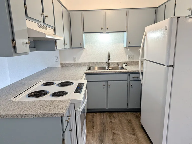 Aspen St — Photo 24