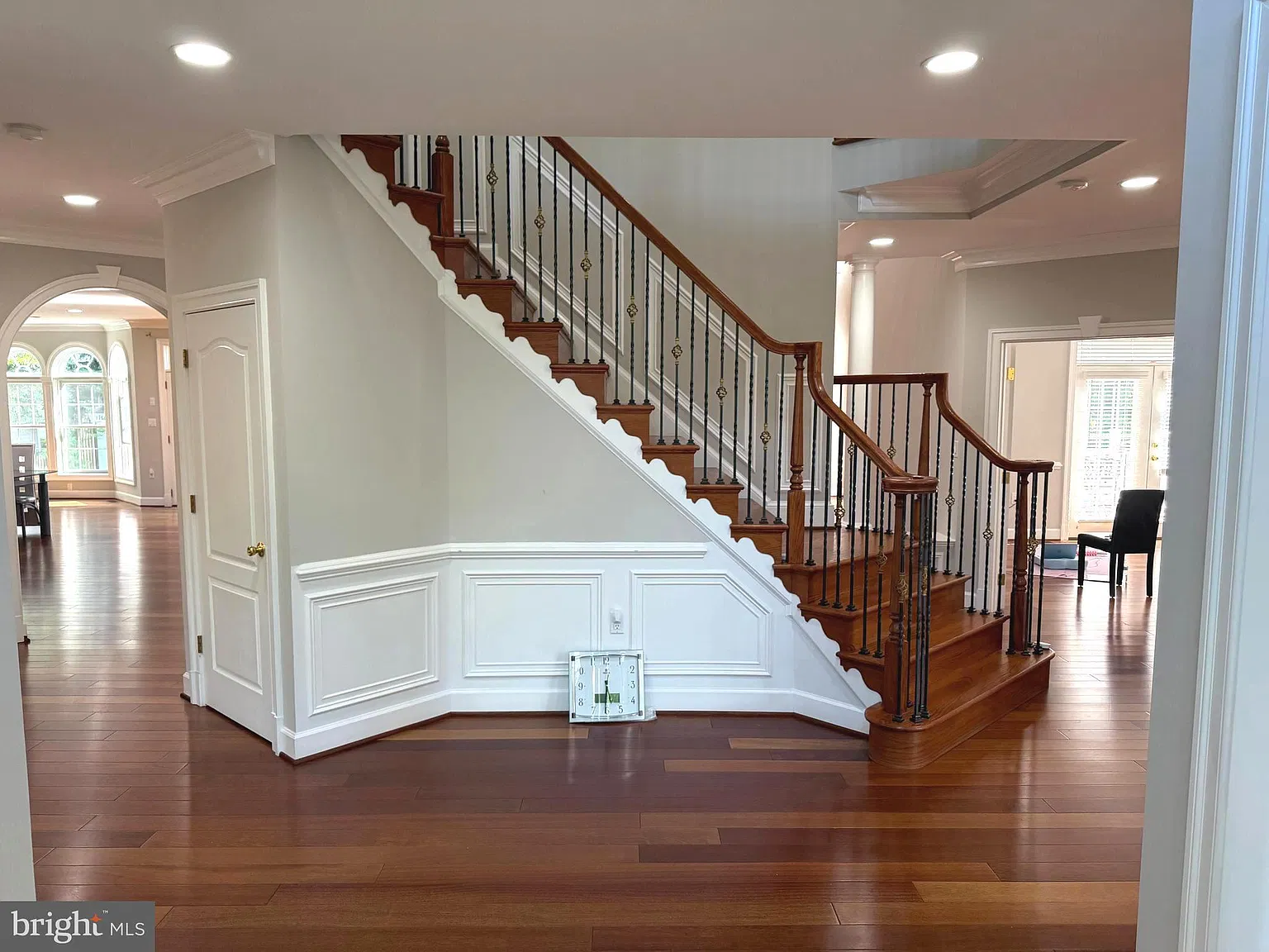 6 bed, 5.5 bath, 8504 sqft, $9,400 — Photo 2
