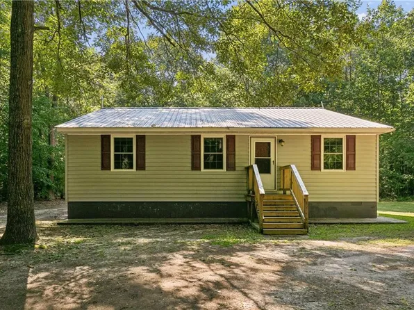 4497 Backwoods Ln, Hayes, VA 23072